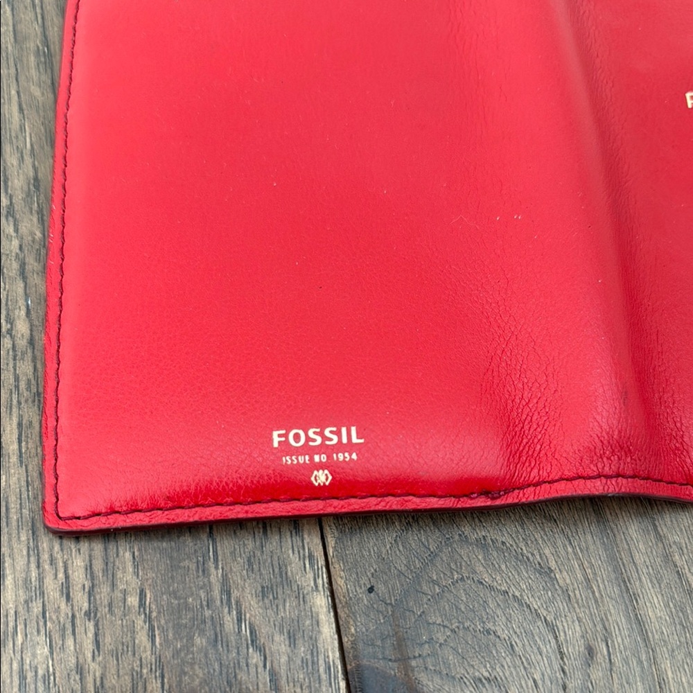 Fossil Passport Holder - Picture 2 of 3